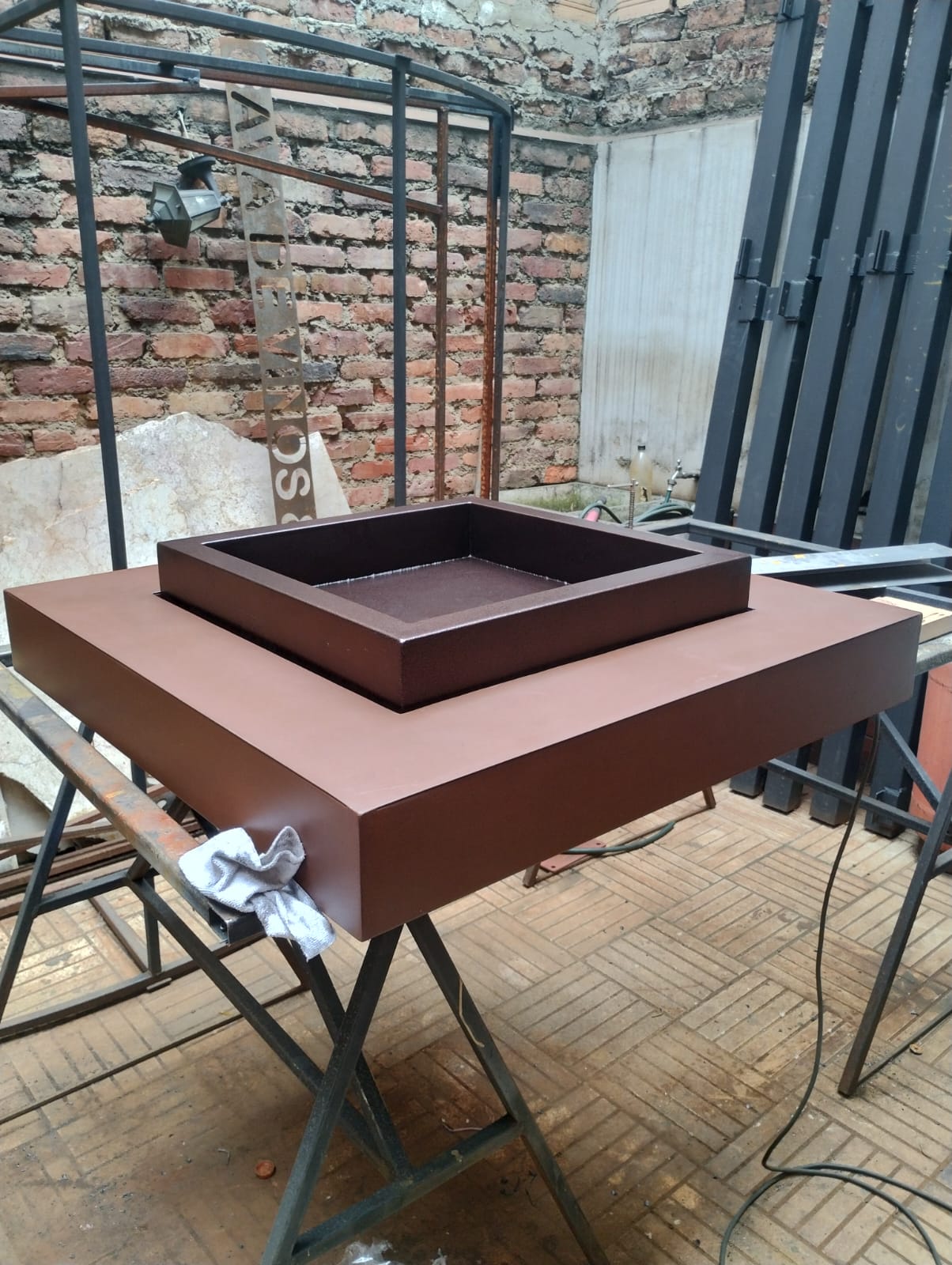 Modern Corten Steel Bird Bath Fountain: Minimalist Garden Decor with LED