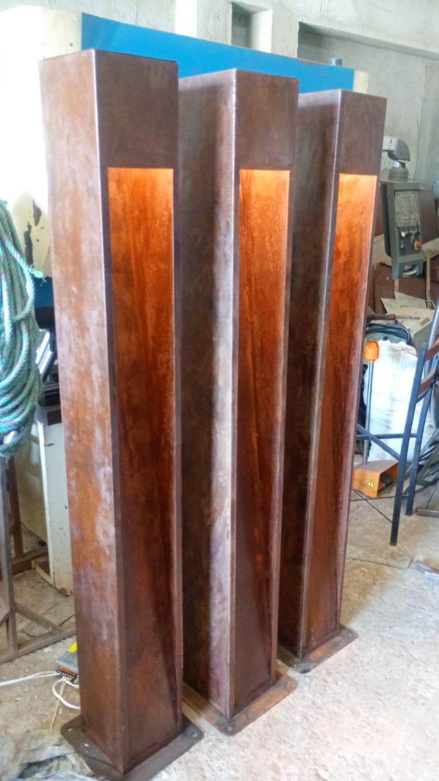 Custom Modern Post Light with LED – Handcrafted Outdoor Lighting