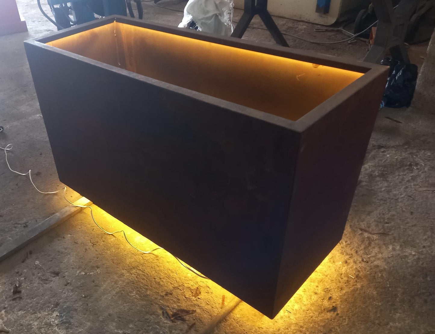 Rectangular Steel Planter Box – Modern Outdoor Garden Decor