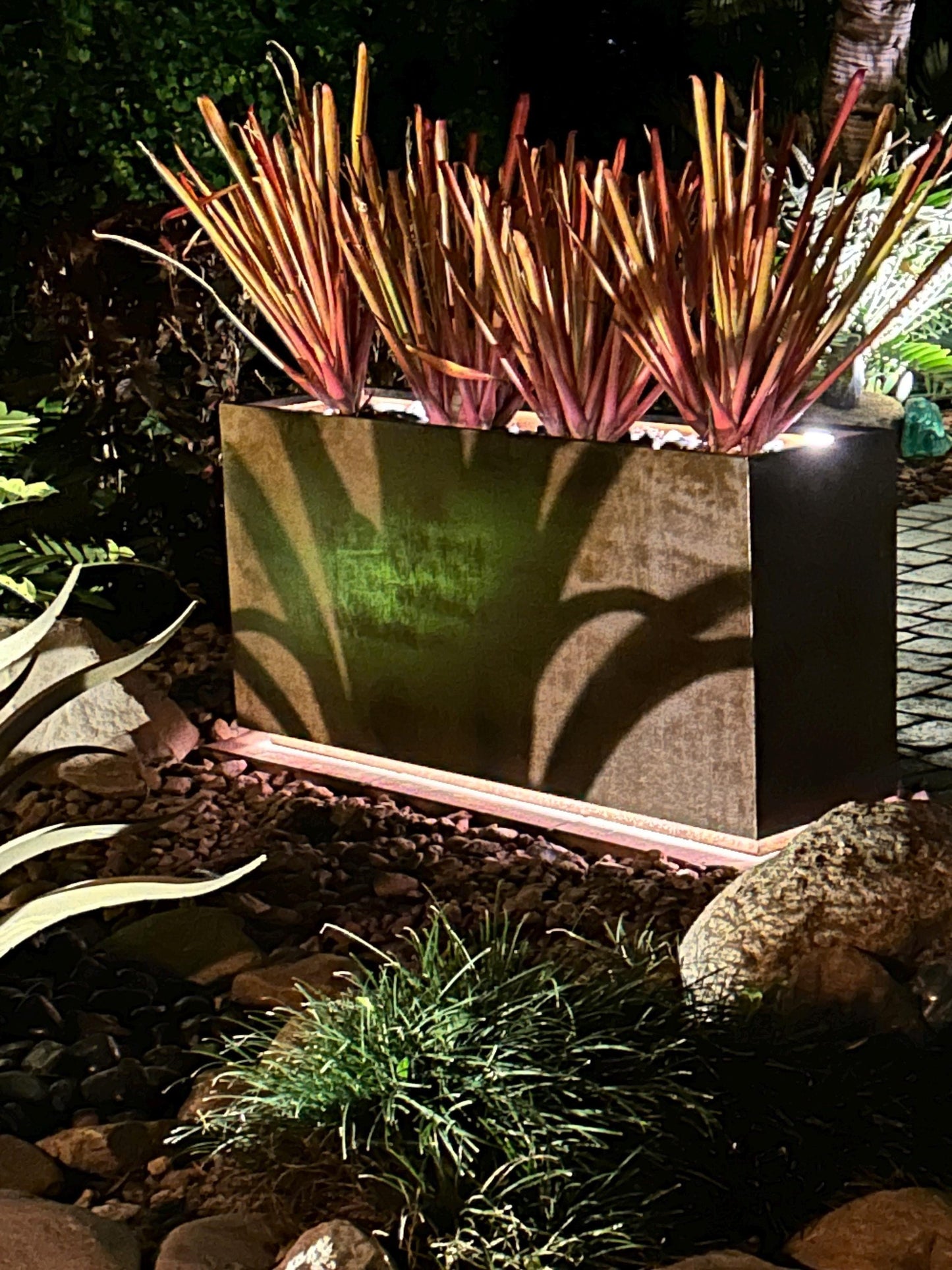 Rectangular Steel Planter Box – Modern Outdoor Garden Decor