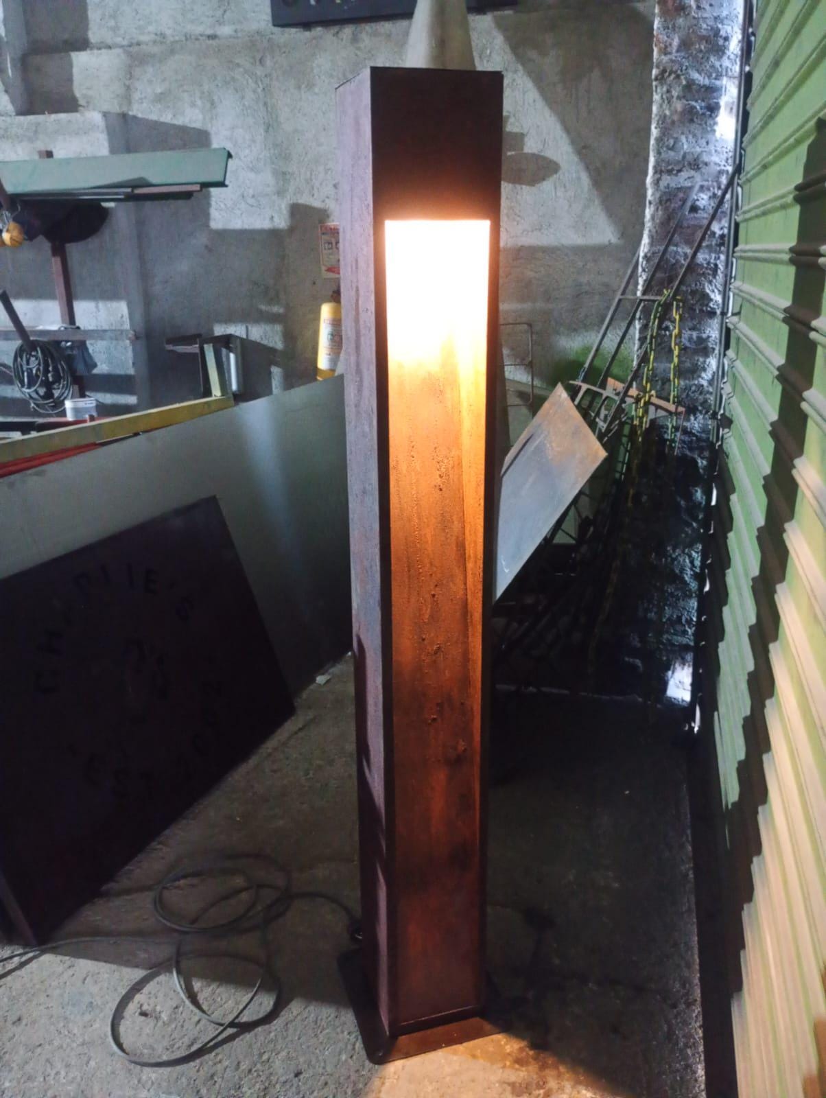 Custom Modern Post Light with LED – Handcrafted Outdoor Lighting