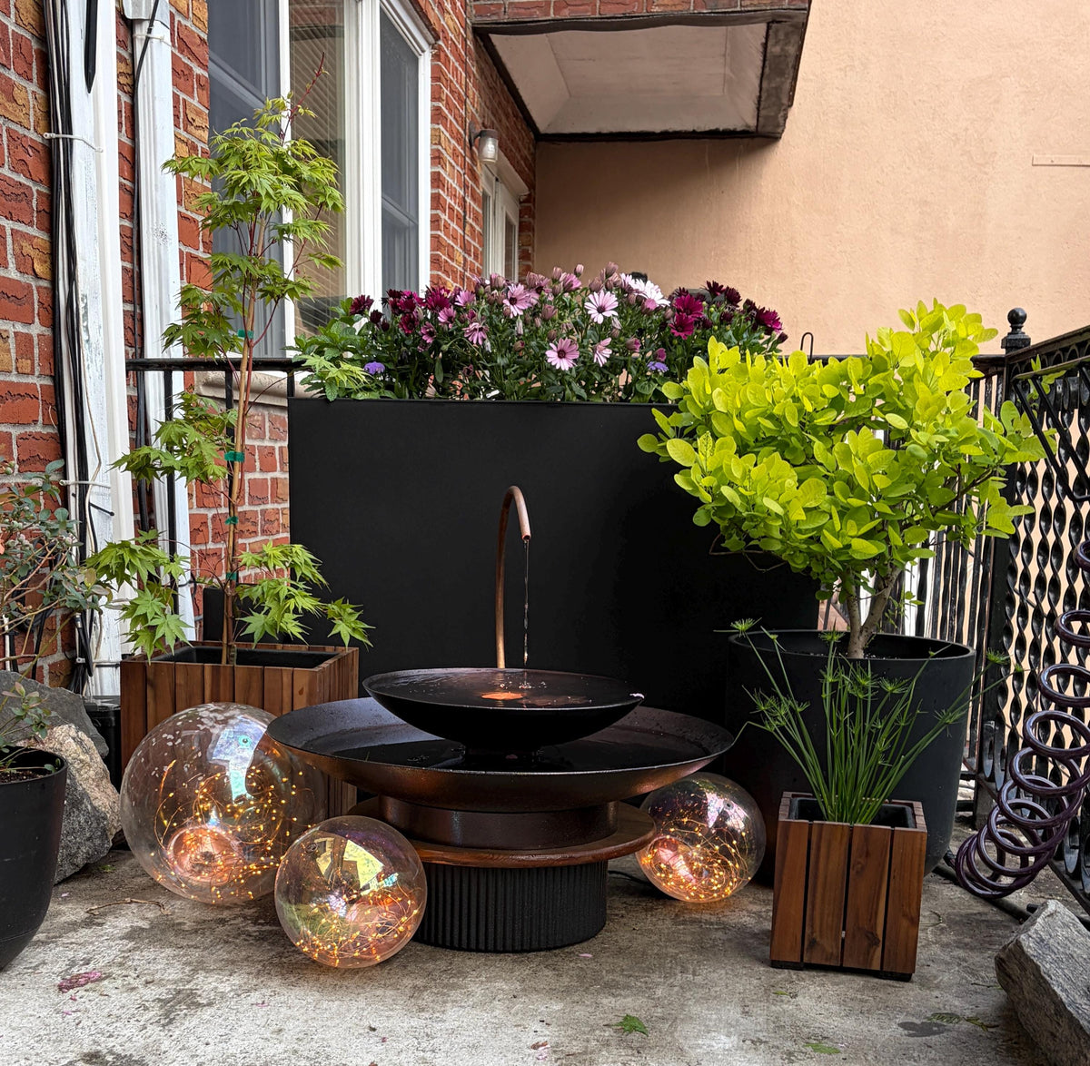 Modern Corten Steel Bird Bath Fountain: Minimalist Garden Decor with LED