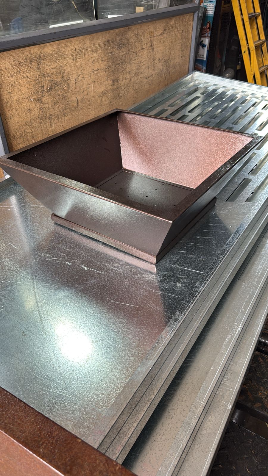 Pedestal Steel Planter – Hammered Copper Finish (22")