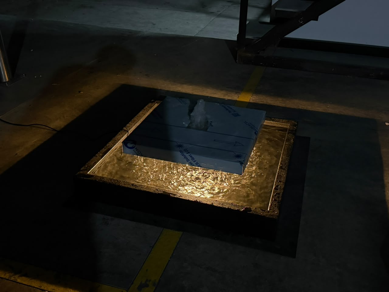 Modern Floating Steel Water Feature - Minimalist Outdoor Garden Fountain - Plug & Play