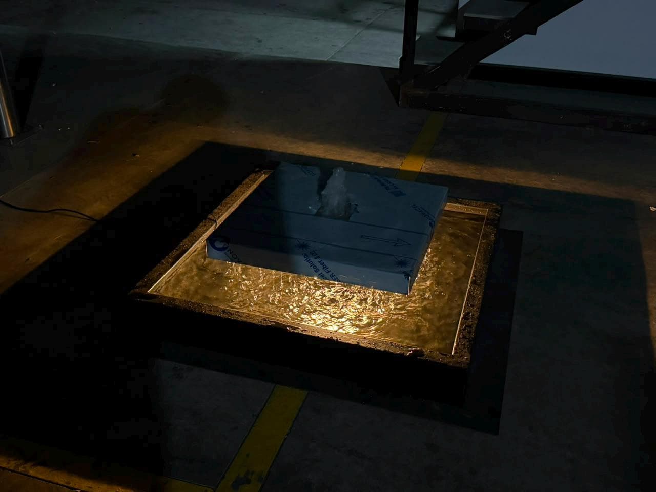 Modern Floating Steel Water Feature - Minimalist Outdoor Garden Fountain - Plug & Play